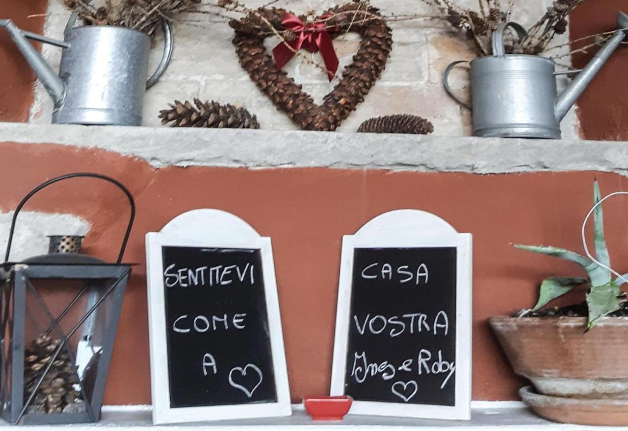 Case Vacanze Ai Burattini Adrara San Rocco Exterior photo